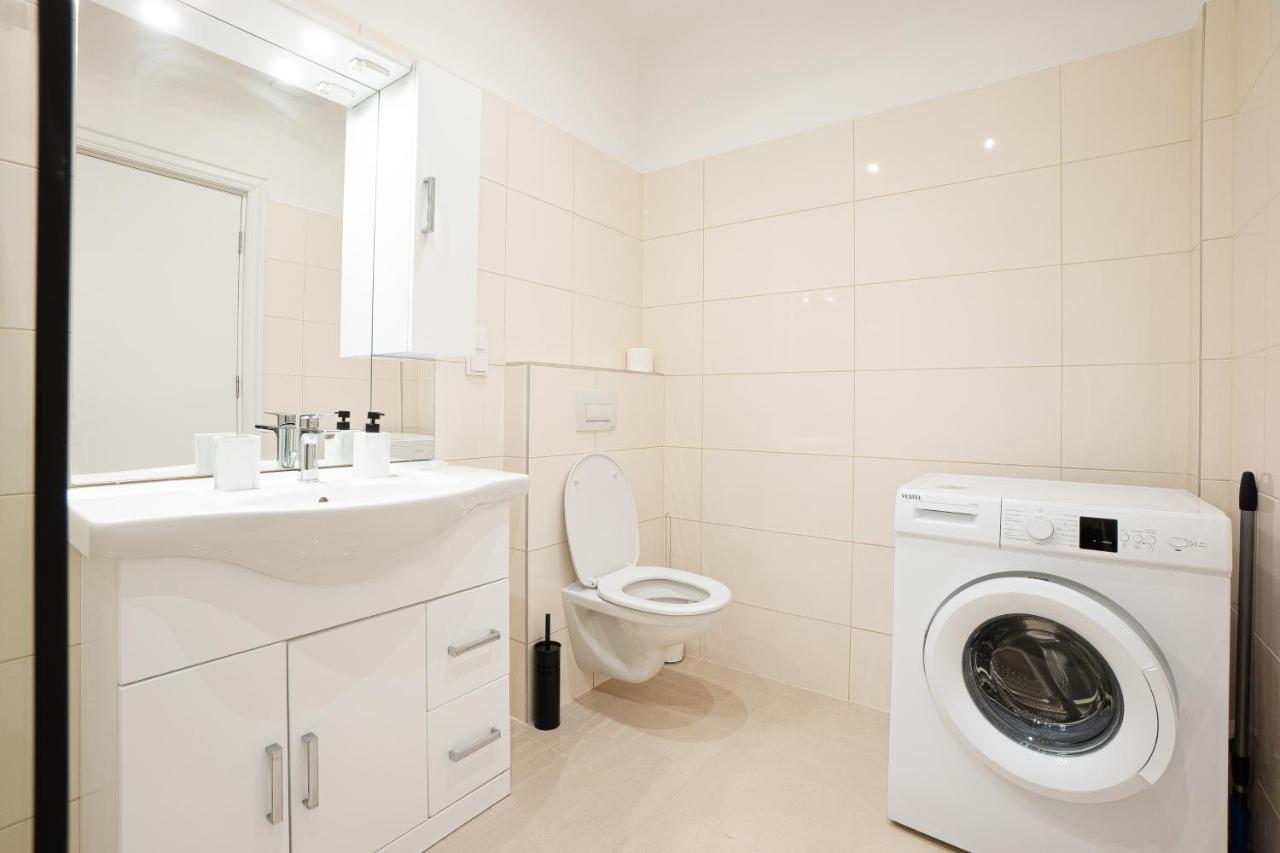 Apartment In The Central Area. 5 Minute'S Walk To The Danube. Vienna Esterno foto