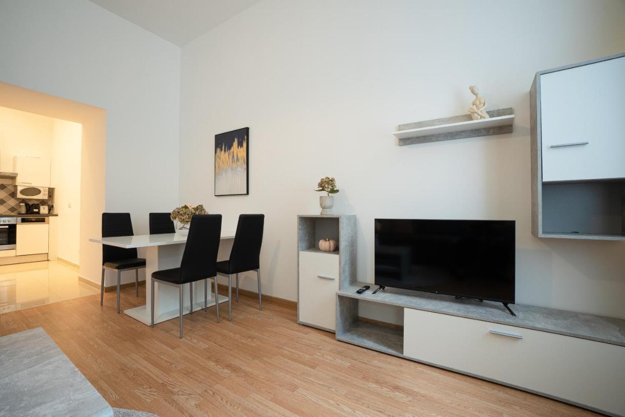 Apartment In The Central Area. 5 Minute'S Walk To The Danube. Vienna Esterno foto