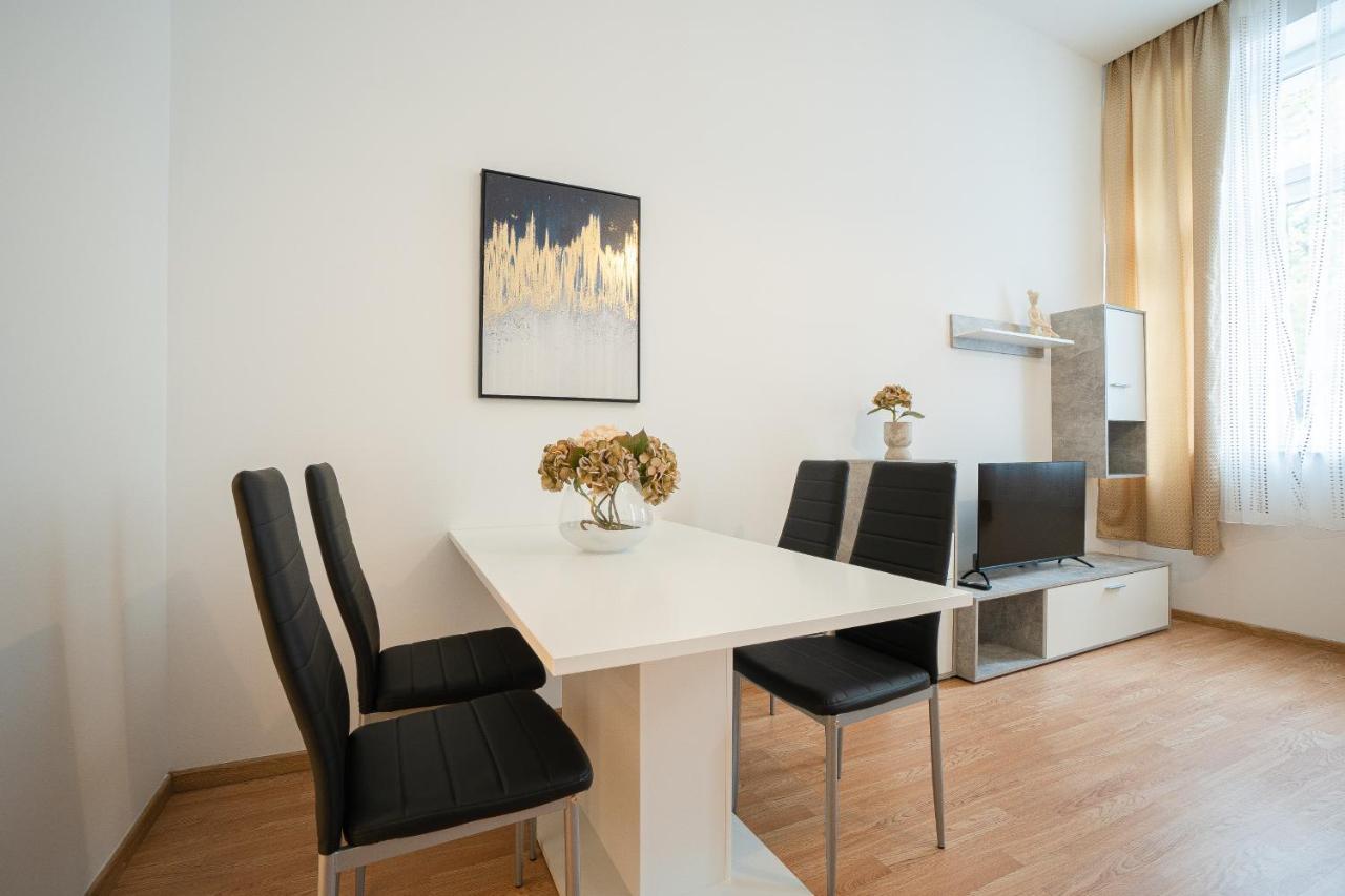 Apartment In The Central Area. 5 Minute'S Walk To The Danube. Vienna Esterno foto